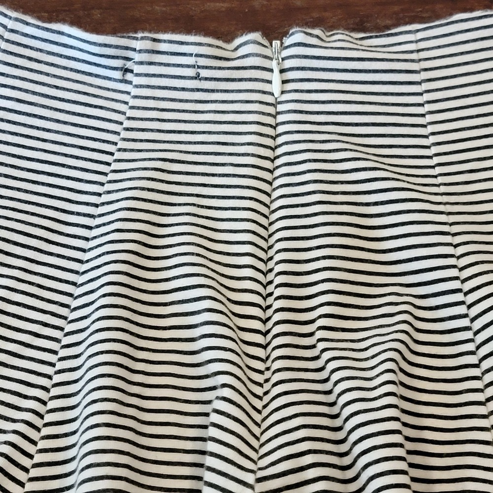 American Eagle Outfitters Mini Skirt Size 8 White‎ Black Stripes Summer Beachy - Picture 3 of 7